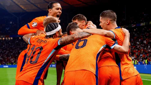 “仅62秒精彩逆转，B费神传助芒特破门，曼联力克对手3-1逆袭成功！”